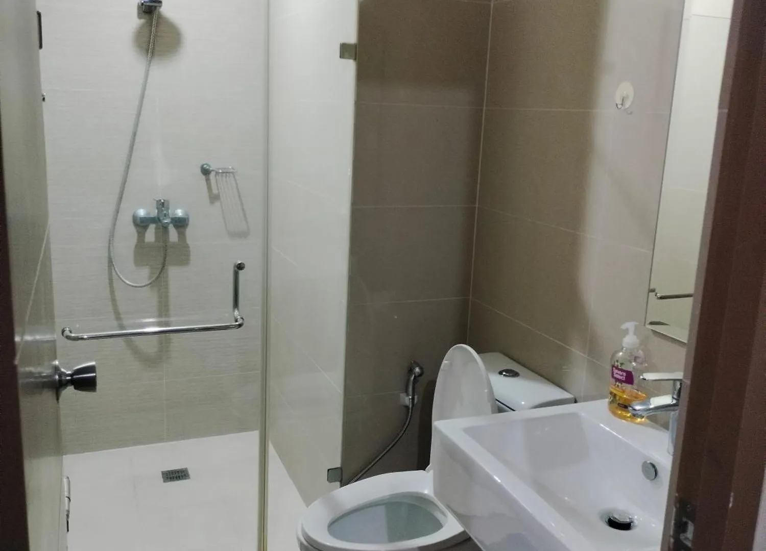 Aparthotel Rqui Condotel Across Naia Terminal 3 At Two Palm Tree Villas Pasay