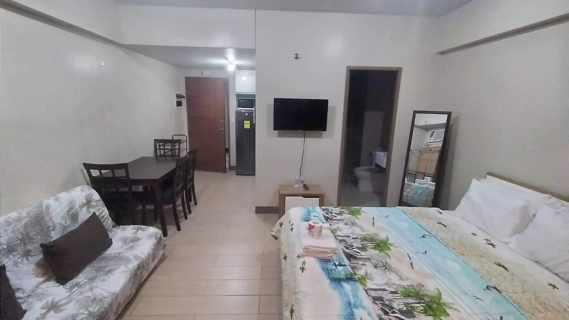 Rqui Condotel Across Naia Terminal 3 At Two Palm Tree Villas Pasay 0*,  Philippines